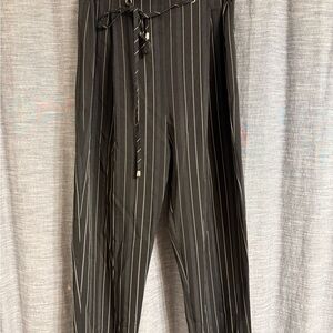 Elegant Black Striped Women's Capris